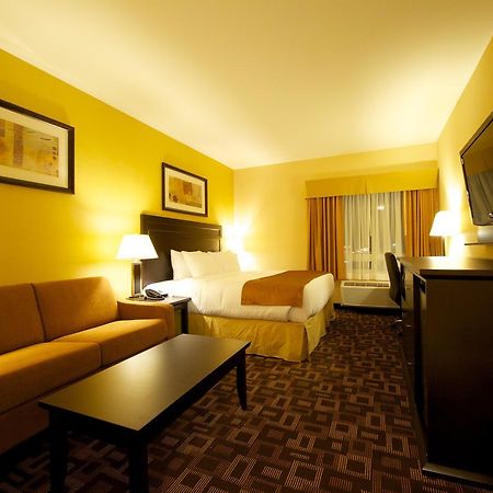 Days Inn & Suites By Wyndham Winnipeg Airport Manitoba Экстерьер фото