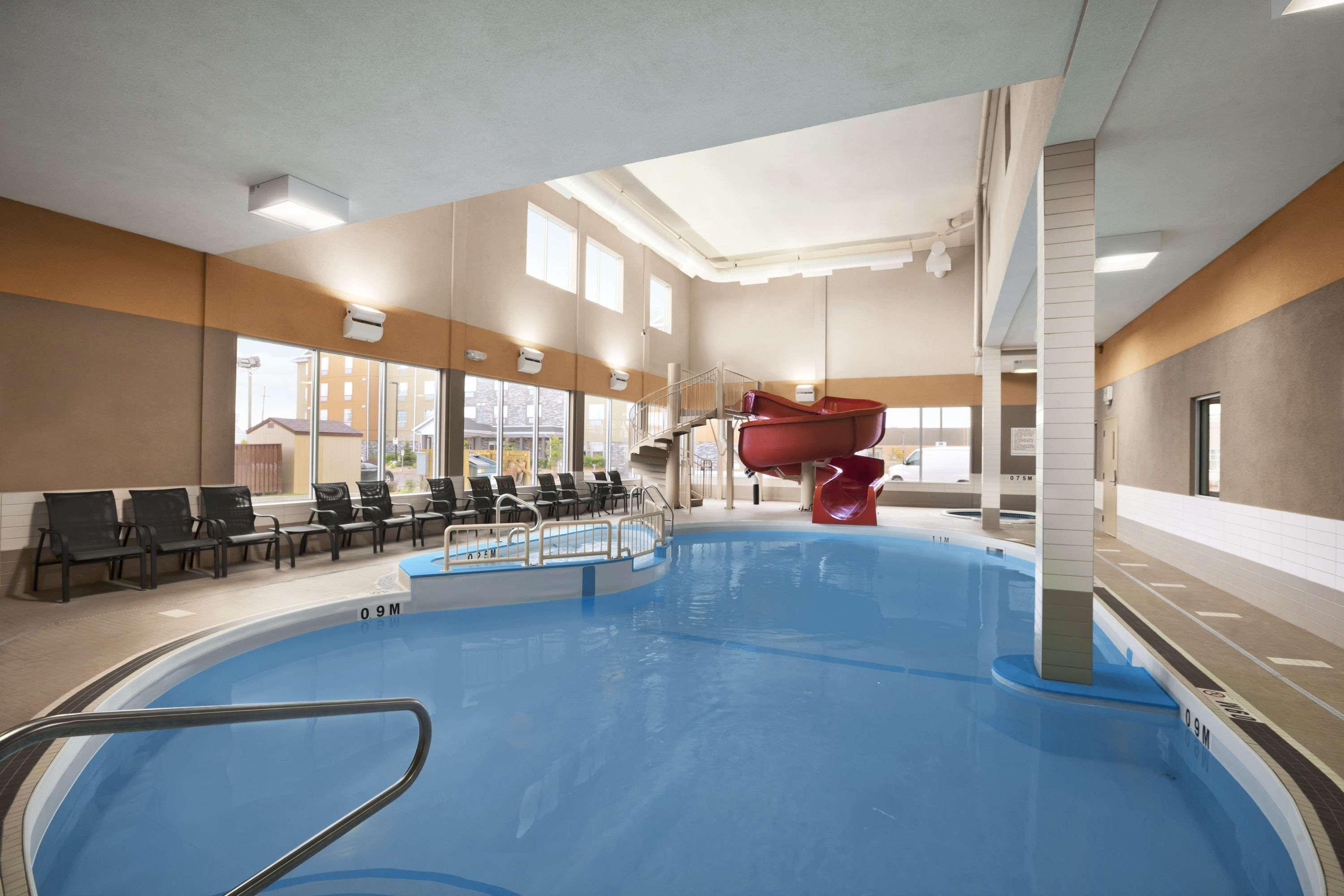 Days Inn & Suites By Wyndham Winnipeg Airport Manitoba Экстерьер фото