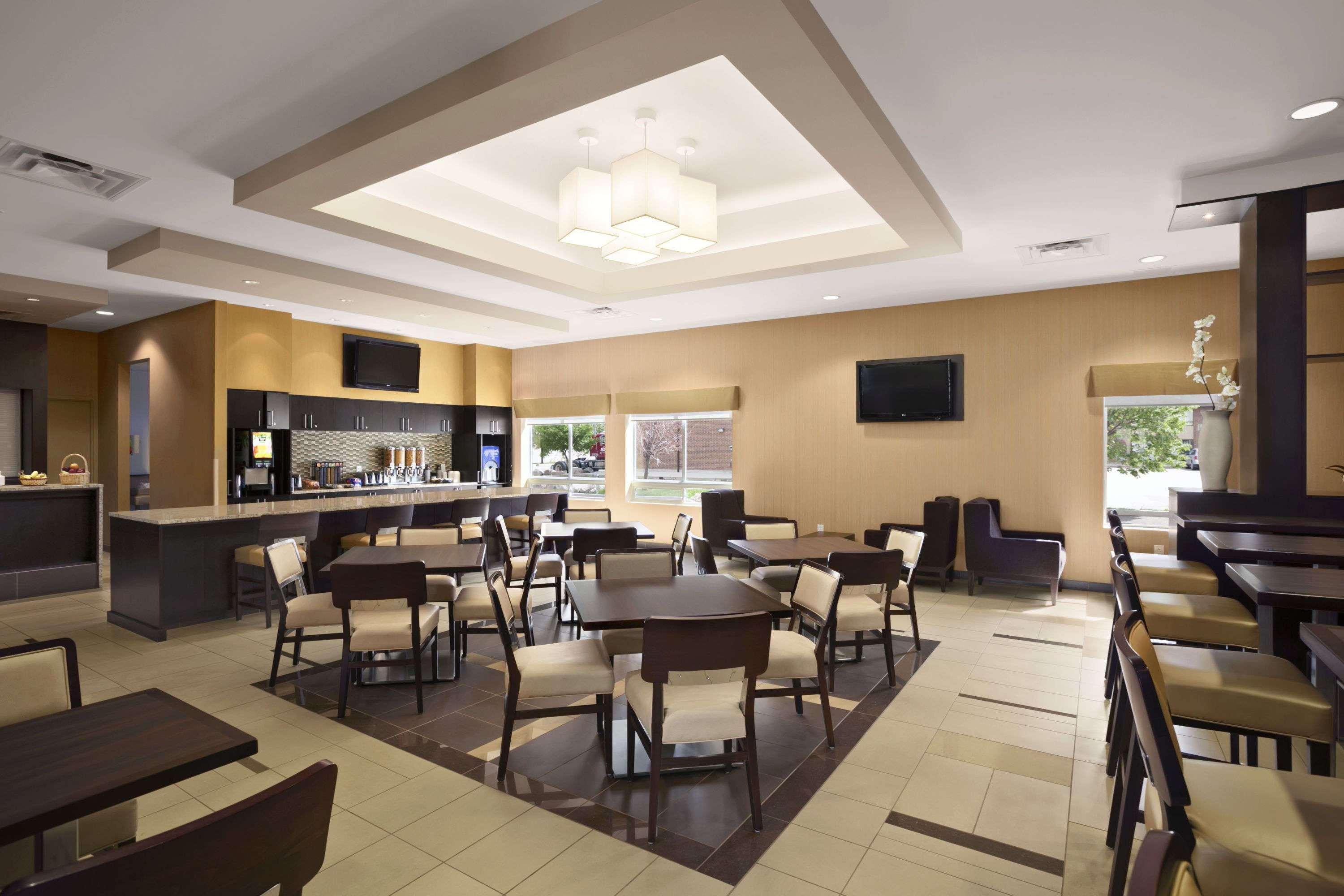 Days Inn & Suites By Wyndham Winnipeg Airport Manitoba Экстерьер фото