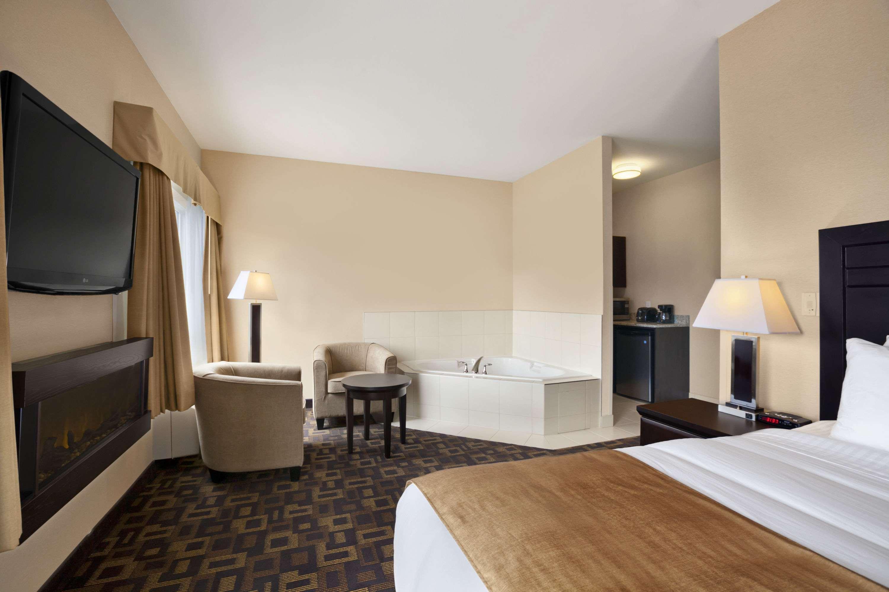 Days Inn & Suites By Wyndham Winnipeg Airport Manitoba Экстерьер фото