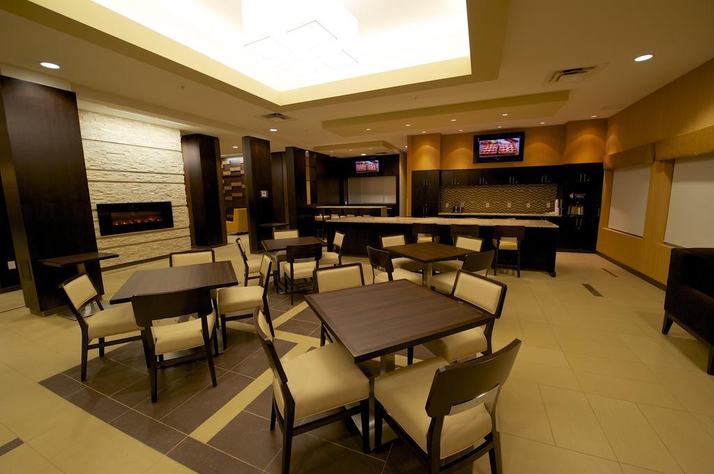 Days Inn & Suites By Wyndham Winnipeg Airport Manitoba Экстерьер фото