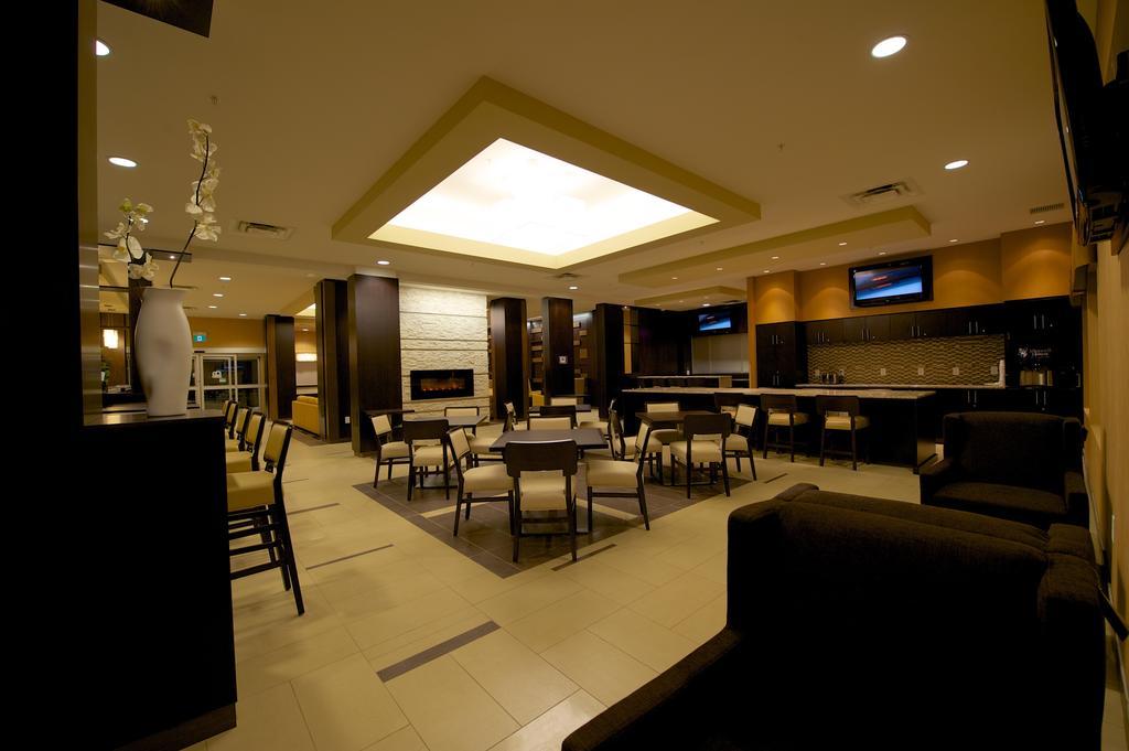 Days Inn & Suites By Wyndham Winnipeg Airport Manitoba Экстерьер фото