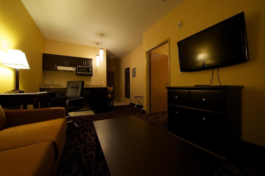 Days Inn & Suites By Wyndham Winnipeg Airport Manitoba Экстерьер фото