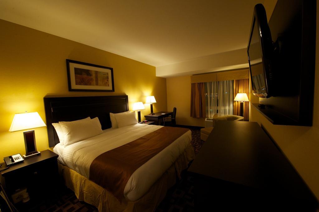 Days Inn & Suites By Wyndham Winnipeg Airport Manitoba Экстерьер фото