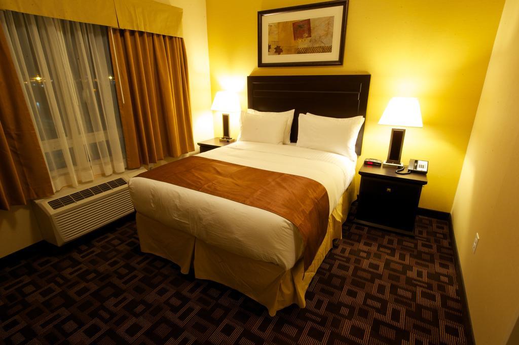 Days Inn & Suites By Wyndham Winnipeg Airport Manitoba Экстерьер фото