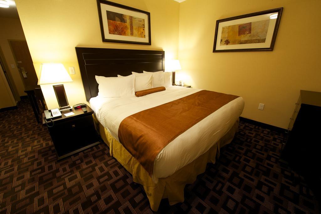 Days Inn & Suites By Wyndham Winnipeg Airport Manitoba Экстерьер фото