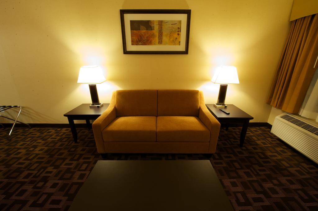 Days Inn & Suites By Wyndham Winnipeg Airport Manitoba Экстерьер фото