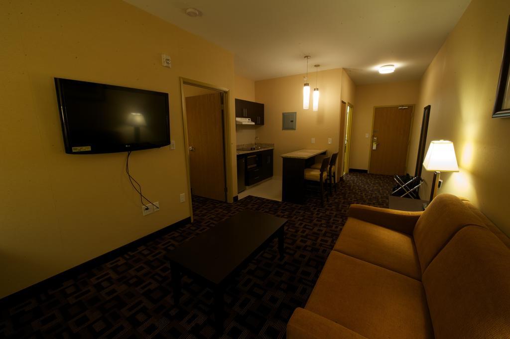 Days Inn & Suites By Wyndham Winnipeg Airport Manitoba Экстерьер фото